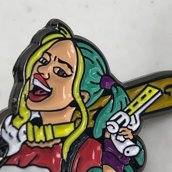 Harley Quinn Suicide Squad DC Comics Pin Brooch Lapel Batman Joker Gun B… - Picture 2 of 9